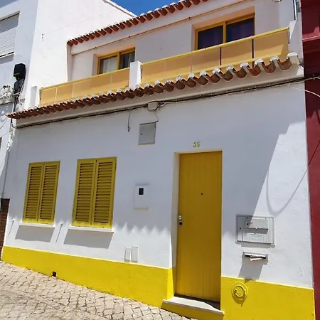 Lovelystay - Yellow Submarine House Lagos Exterior photo