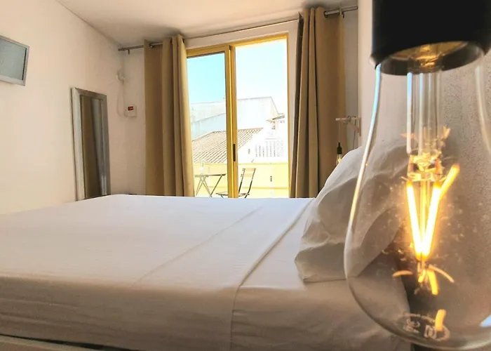 Lovelystay - Yellow Submarine House