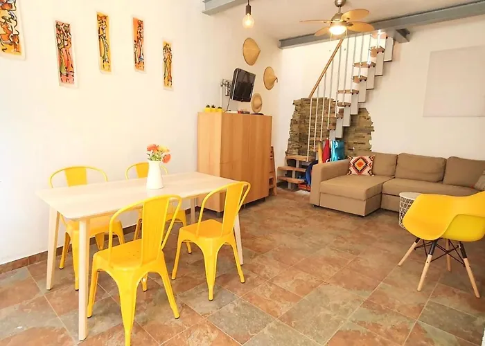 Lovelystay - Yellow Submarine House