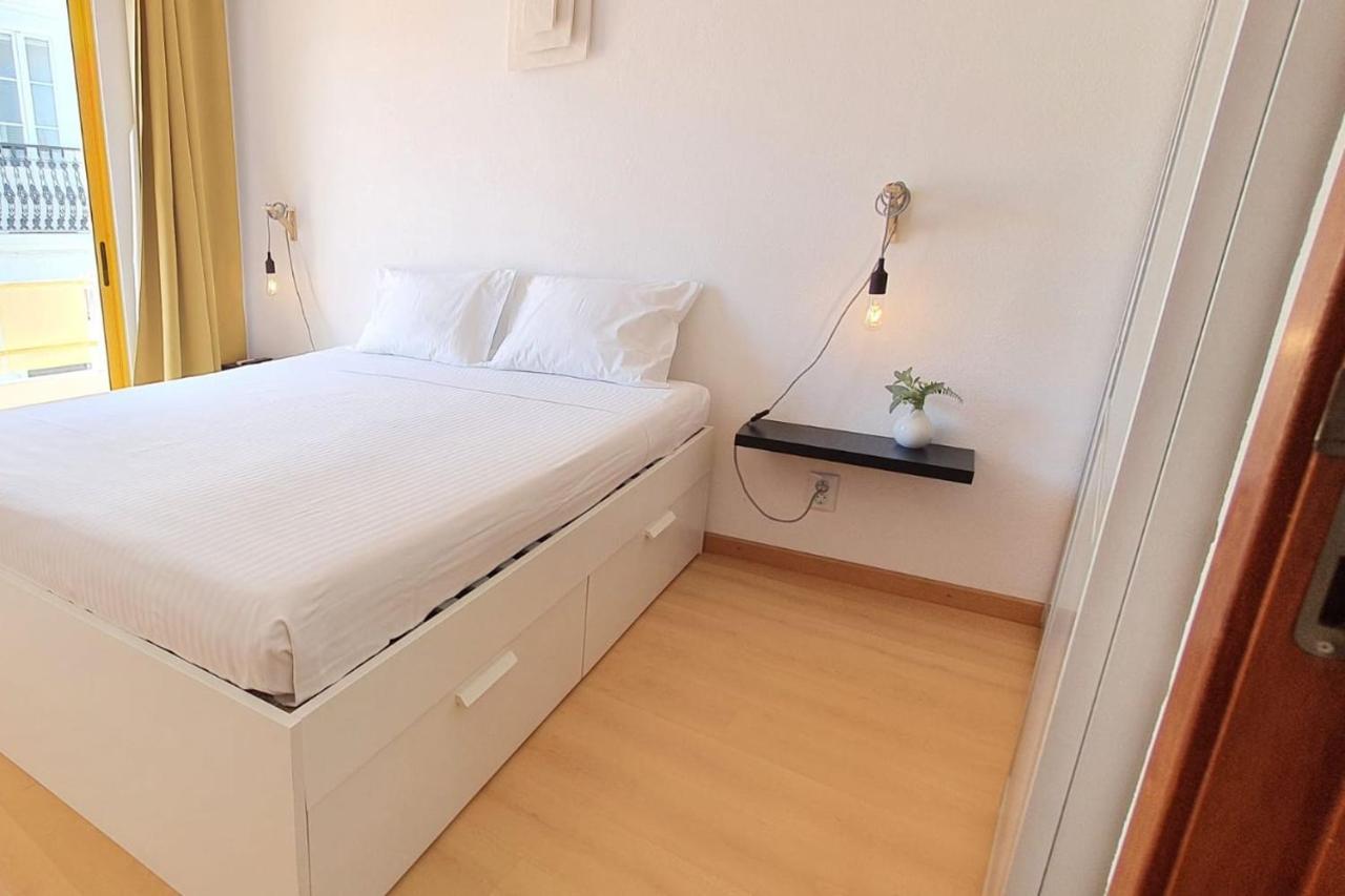 Lovelystay - Yellow Submarine House Apartment