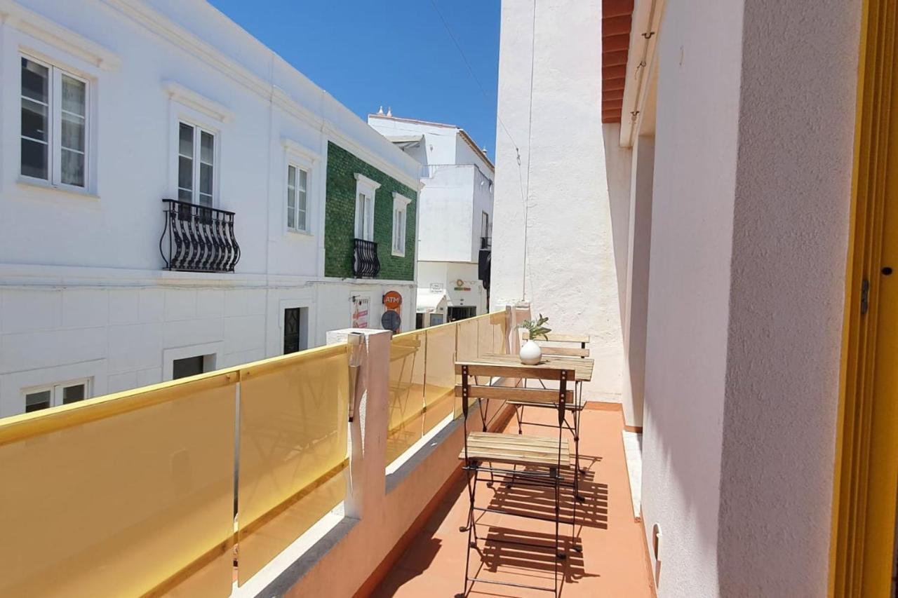 Lovelystay - Yellow Submarine House Apartment