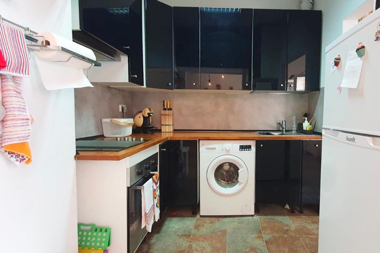 Lovelystay - Yellow Submarine House Apartment