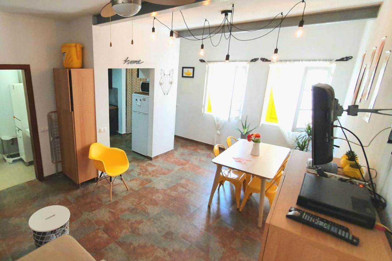 Apartment Lovelystay - Yellow Submarine House